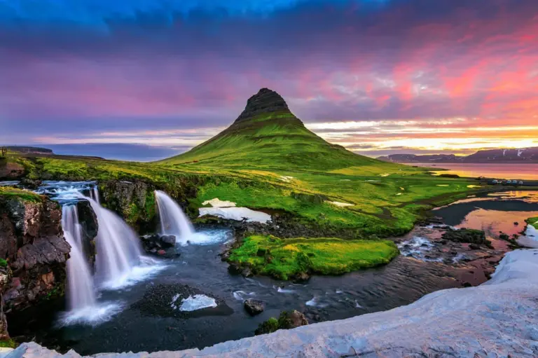 Wasserfälle und Landschaft in Island